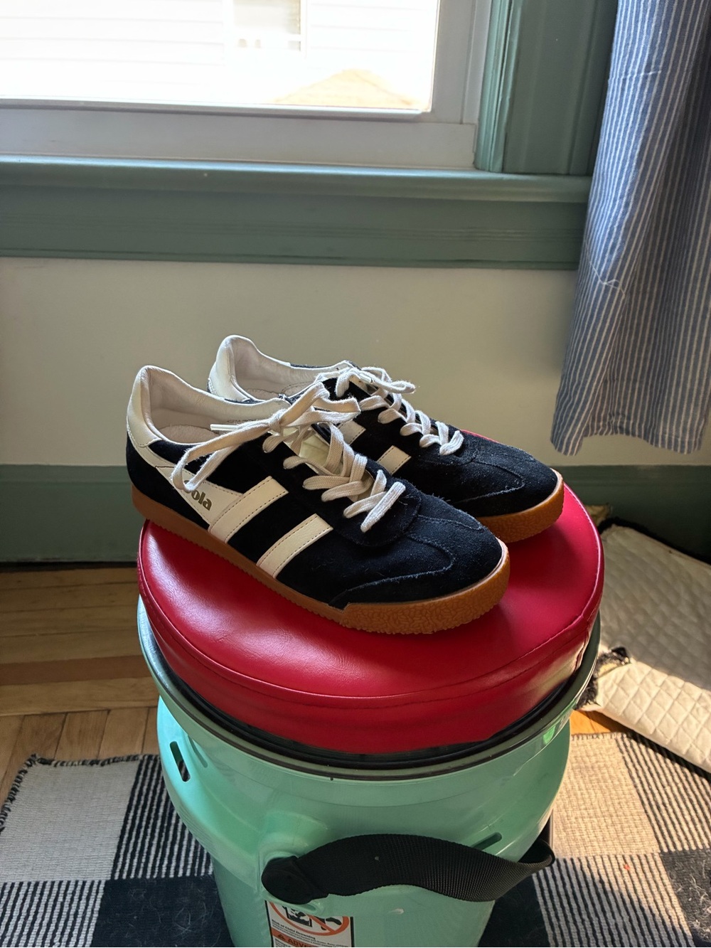 Gola Elan Black with Gum Sole Size 9 - Picture 3 of 6